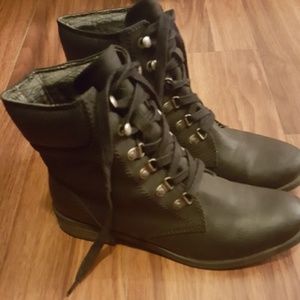 Combat type boots